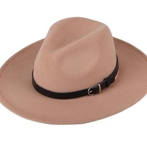 Lady's Tan Fidora Wool Hat